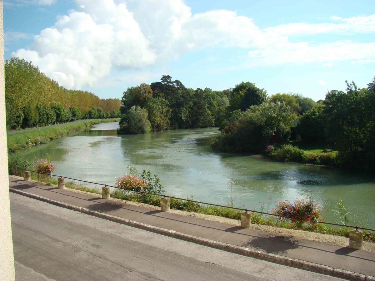 A la belle dame Hotel Nogent-sur-Seine Eksteriør billede